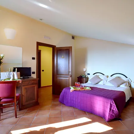 Faro Rosso Landhaus *